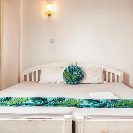 Beachfront Furnished Apartment Mombasa Exterior photo